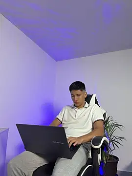 Snapshot of SantiLux_ chatting on 06.25.26 SantiLux online show from 06.25.26