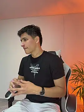 Snapshot of SantiLux_ chatting on 07.23.26 SantiLux online show from 07.23.26