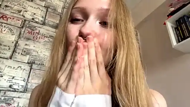 Snapshot of BivalentFalloff chatting on 07.14.26 BivalentFalloff online show from 07.14.26