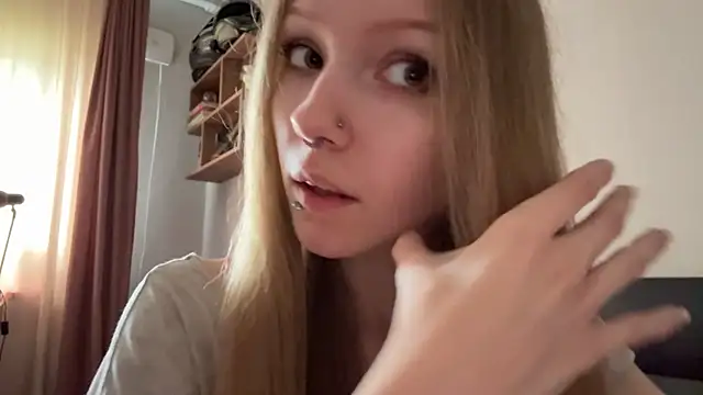 Snapshot of BivalentFalloff chatting on 08.01.26 BivalentFalloff online show from 08.01.26