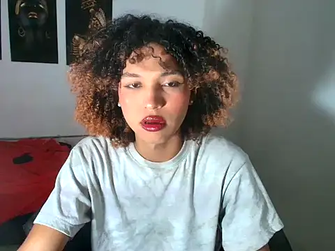 Snapshot of Elianisbigcock chatting on 06.26.26 Elianisbigcock online show from 06.26.26
