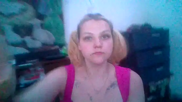 Snapshot of Elliebellie1 chatting on 06.18.26 Elliebellie1 online show from 06.18.26