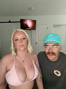 Snapshot of Blondebarbie21 chatting on 06.26.26 Blondebarbie21 online show from 06.26.26