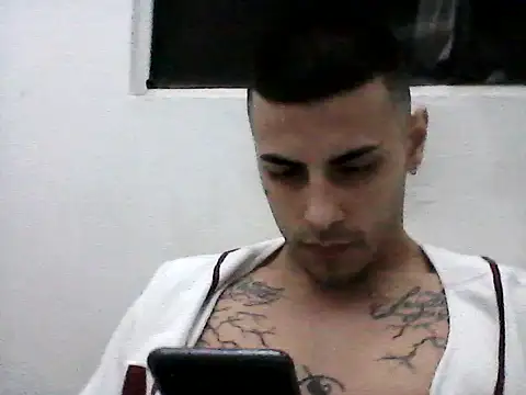 Snapshot of Aronfox23 chatting on 08.01.26 Aronfox23 online show from 08.01.26