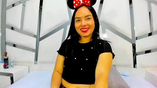 Snapshot of Violett_Bliss chatting on 08.08.26 Violett Bliss online show from 08.08.26