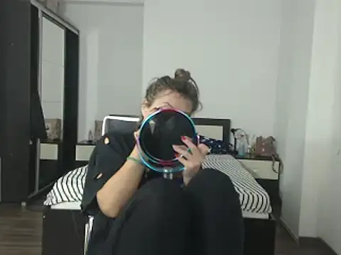 Snapshot of DedeSibel chatting on 01.28.25 DedeSibel online show from 01.28.25