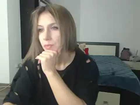 Snapshot of DedeSibel chatting on 02.22.25 DedeSibel online show from 02.22.25