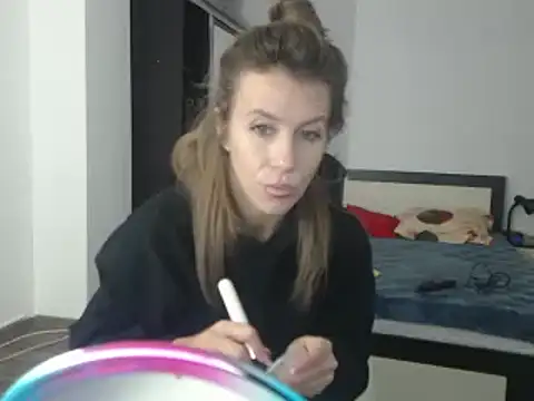 Snapshot of DedeSibel chatting on 02.24.25 DedeSibel online show from 02.24.25