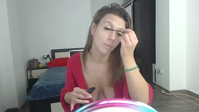 Snapshot of DedeSibel chatting on 02.25.25 DedeSibel online show from 02.25.25