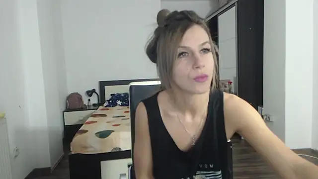 Snapshot of DedeSibel chatting on 03.05.25 DedeSibel online show from 03.05.25