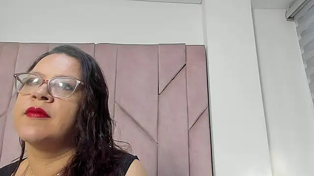 ELLE HADID online show from 07.25.26