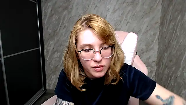 Reginasmilee online show from 03.06.25