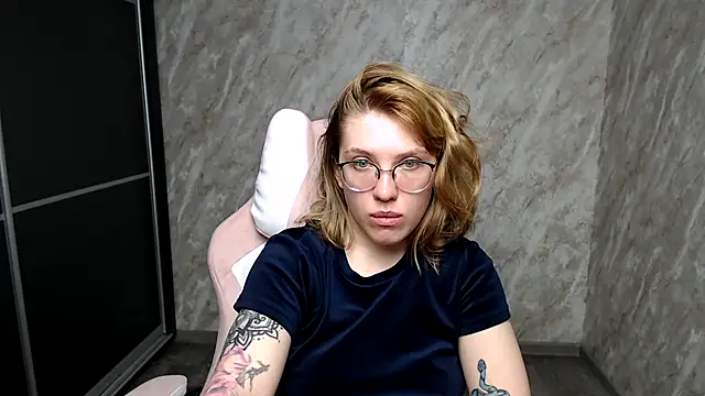 Reginasmilee online show from 03.07.25