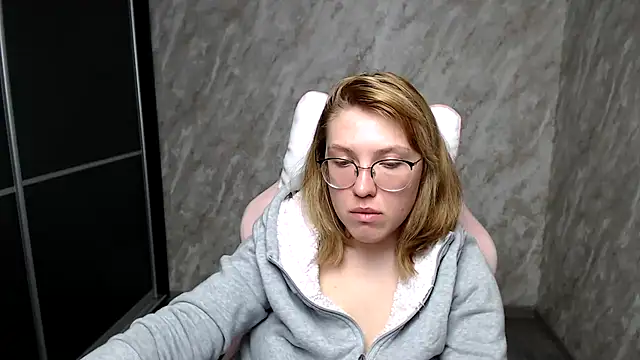 Reginasmilee online show from 03.11.25