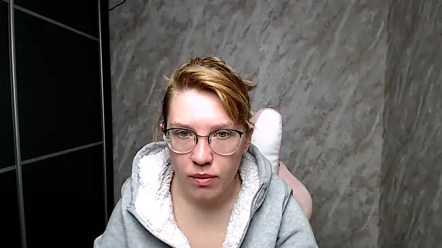 Reginasmilee online show from 03.12.25