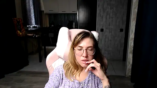 Reginasmilee online show from 09.09.25