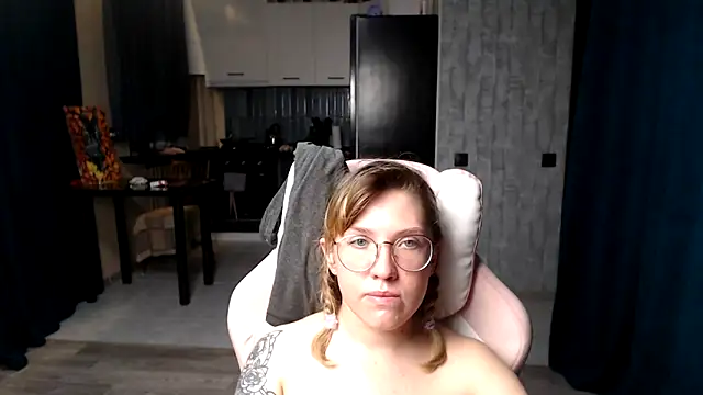 Reginasmilee online show from 09.10.25