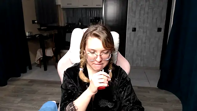 Reginasmilee online show from 09.21.25