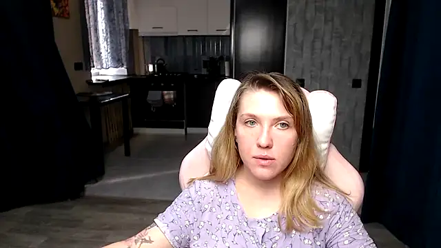 Reginasmilee online show from 09.23.25