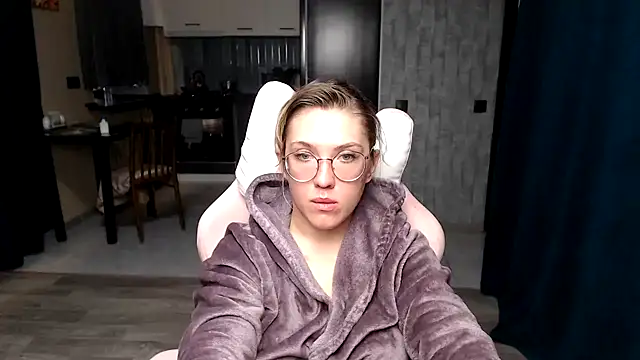 Reginasmilee online show from 09.29.25