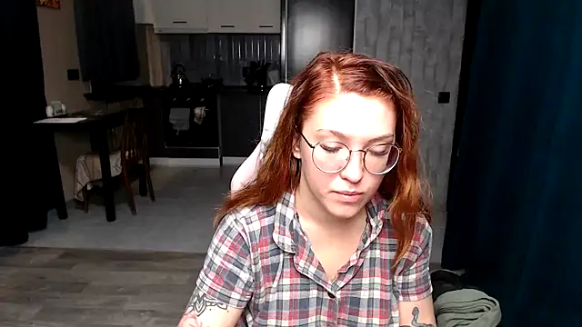 Reginasmilee online show from 10.04.25