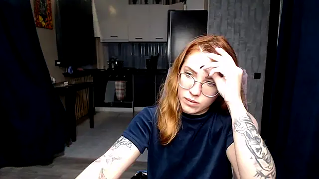 Reginasmilee online show from 10.22.25