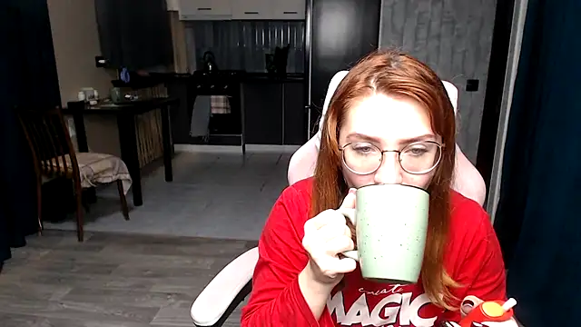 Reginasmilee online show from 10.25.25