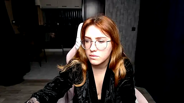 Reginasmilee online show from 11.29.25