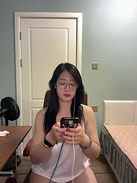 weiwei103 online show from 06.26.26
