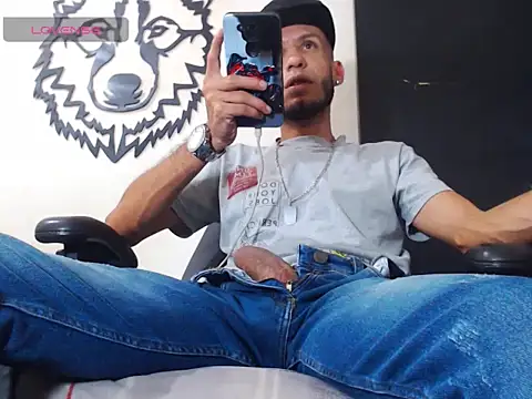 Snapshot of WOLFMONSTERDICK chatting on 03.21.25 WOLFMONSTERDICK online show from 03.21.25