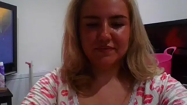 MaddyCherryX online show from 07.04.26