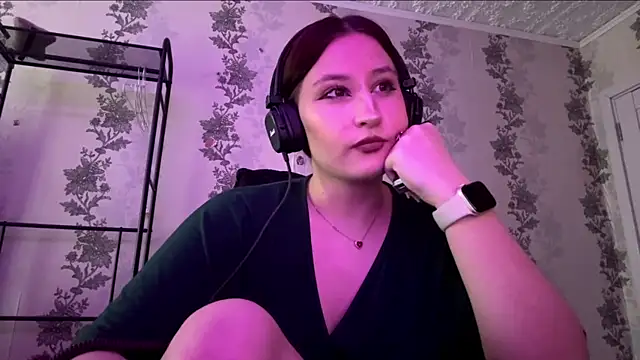 SuzanMoote online show from 07.06.26