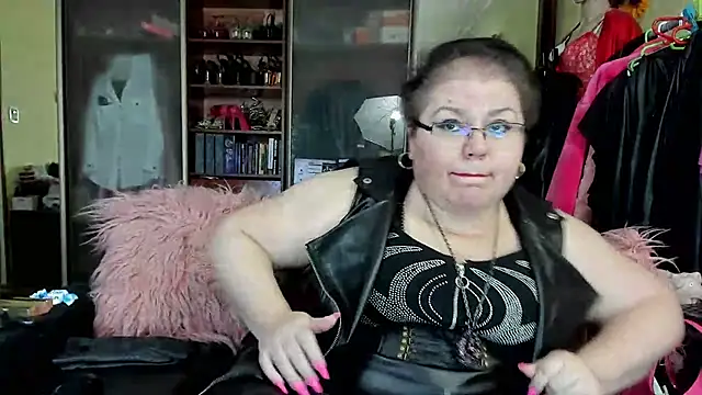 KaryQueen online show from 02.13.25
