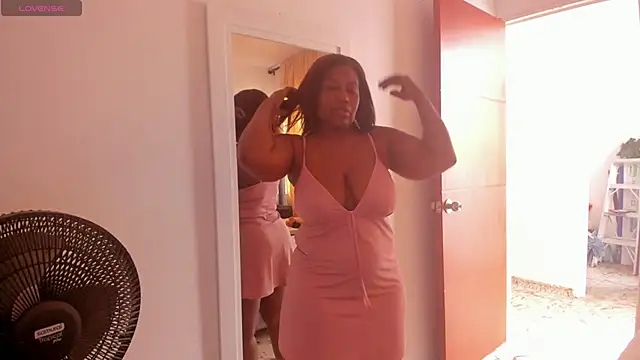 Snapshot of LupeAdams chatting on 01.25.25 LupeAdams online show from 01.25.25