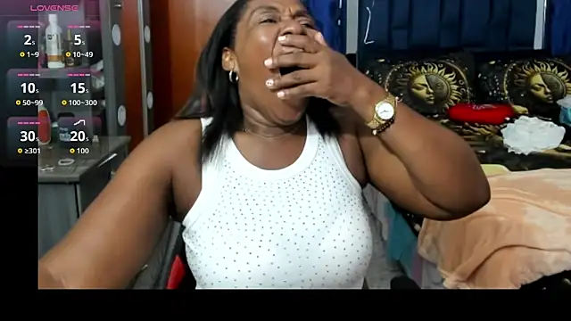 Snapshot of LupeAdams chatting on 02.13.26 LupeAdams online show from 02.13.26