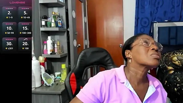 Snapshot of LupeAdams chatting on 02.18.26 LupeAdams online show from 02.18.26