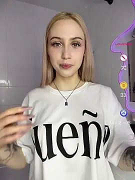 Snapshot of Lilechka_Moon chatting on 07.15.26 Lilechka Moon online show from 07.15.26