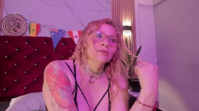 Snapshot of Antonella-Milf chatting on 07.16.26 Antonella-Milf online show from 07.16.26