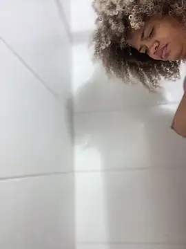 Snapshot of riri_brunnete chatting on 02.08.25 riri brunnete online show from 02.08.25