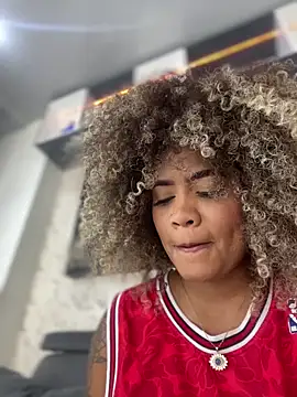 Snapshot of riri_brunnete chatting on 03.02.25 riri brunnete online show from 03.02.25