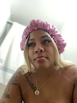 Snapshot of riri_brunnete chatting on 03.07.25 riri brunnete online show from 03.07.25