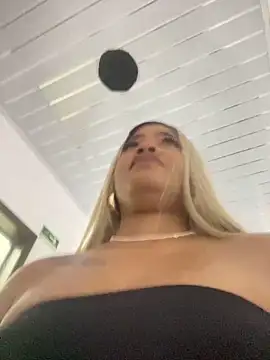 Snapshot of riri_brunnete chatting on 04.01.26 riri brunnete online show from 04.01.26