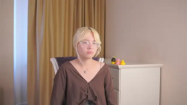 Snapshot of ErlineKaszinski chatting on 07.25.26 ErlineKaszinski online show from 07.25.26