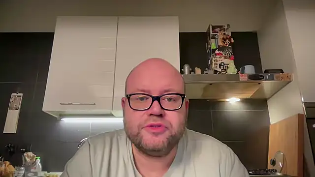 Snapshot of theitalianbear chatting on 12.02.24 theitalianbear online show from 12.02.24