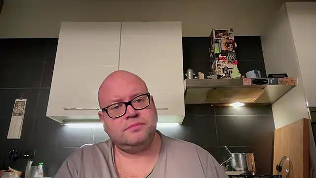 Snapshot of theitalianbear chatting on 12.23.24 theitalianbear online show from 12.23.24