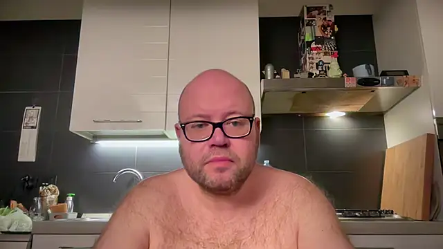 Snapshot of theitalianbear chatting on 01.20.25 theitalianbear online show from 01.20.25