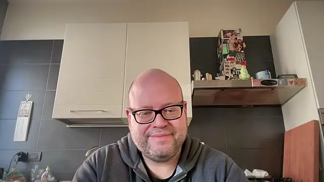 Snapshot of theitalianbear chatting on 02.10.25 theitalianbear online show from 02.10.25