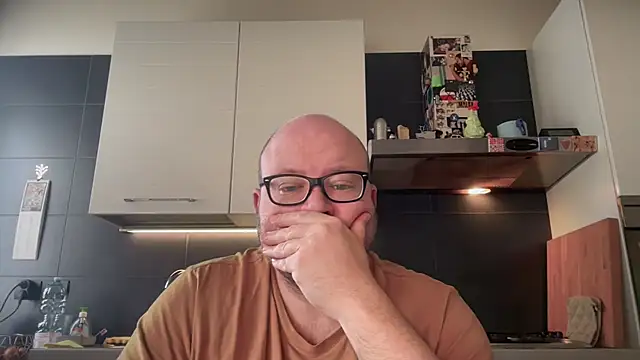 Snapshot of theitalianbear chatting on 03.23.25 theitalianbear online show from 03.23.25