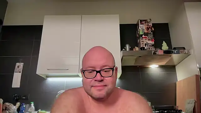 Snapshot of theitalianbear chatting on 09.25.25 theitalianbear online show from 09.25.25