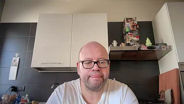 Snapshot of theitalianbear chatting on 09.28.25 theitalianbear online show from 09.28.25